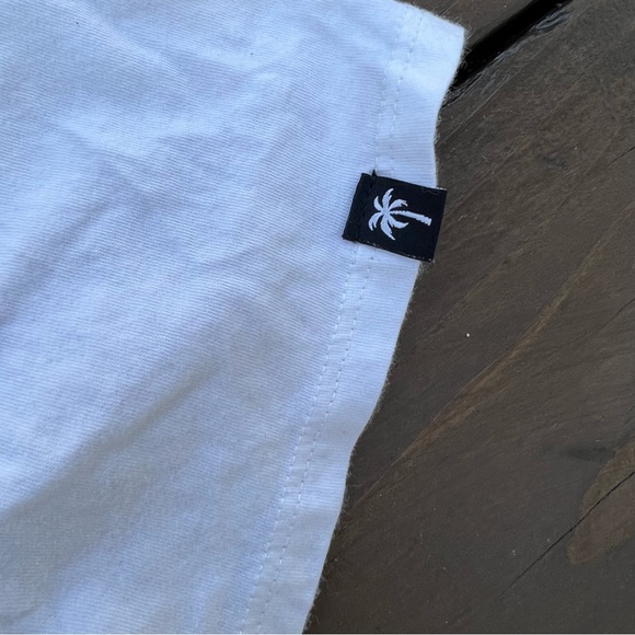 Chic California Design Crop Top - Picture 4 of 7